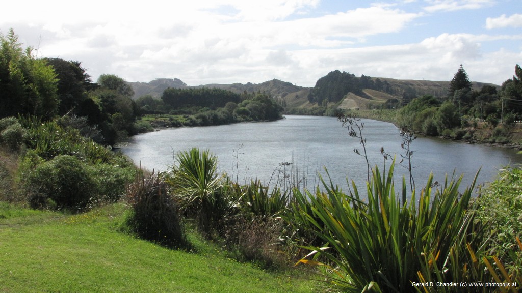 View of Whanganui River from Tamara Lodge Backpackers